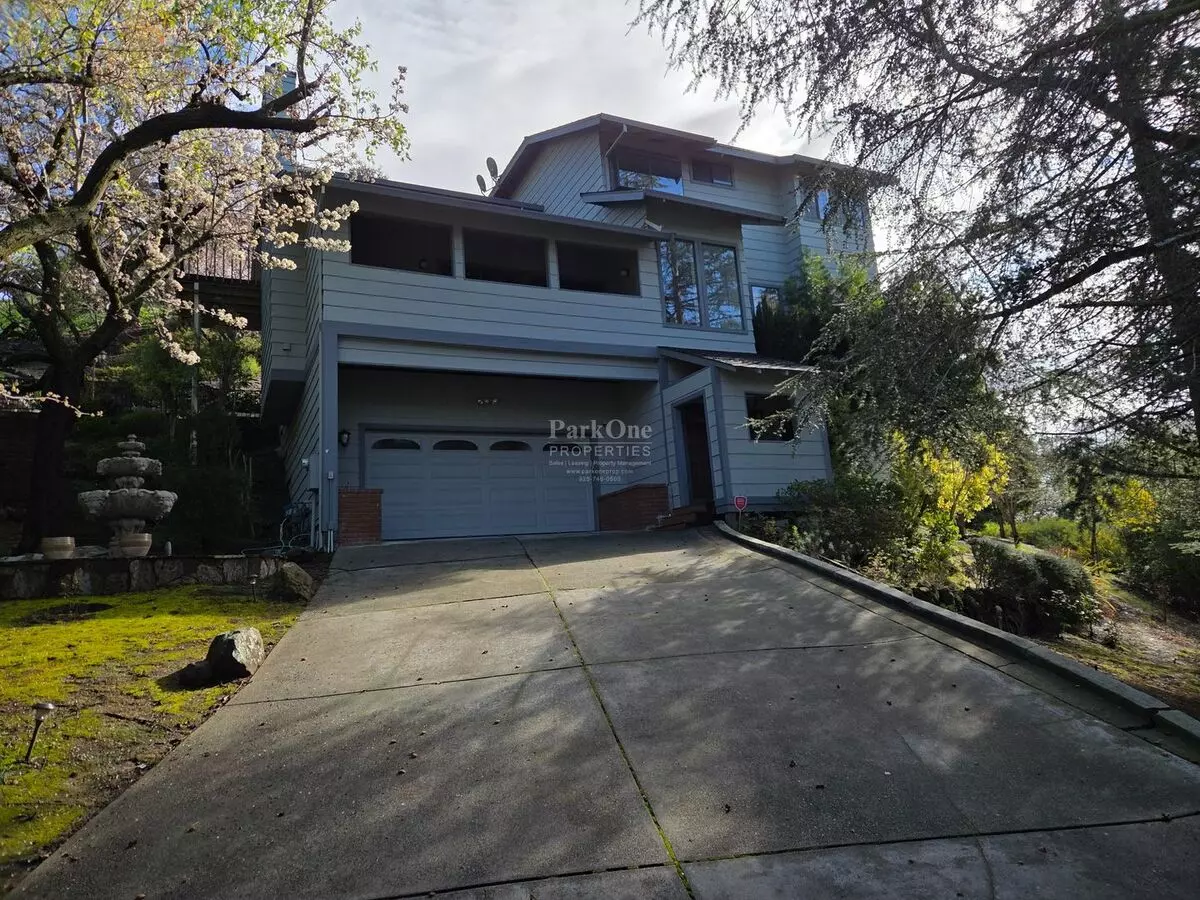 Spacious Walnut Creek Home photo 2