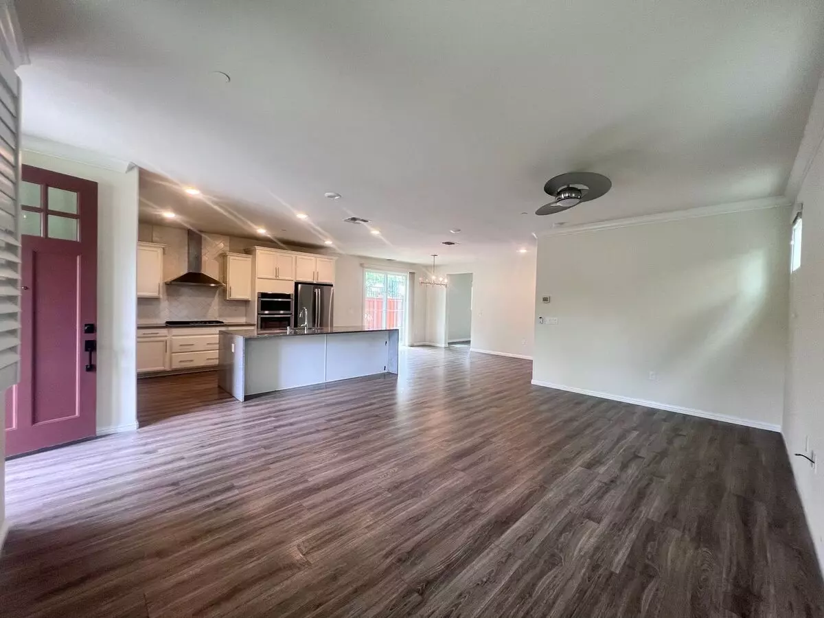 $1,000 Move In Special!!! Stunning 4bd/2.5ba Townhouse In Walnut Creek!!! photo 5