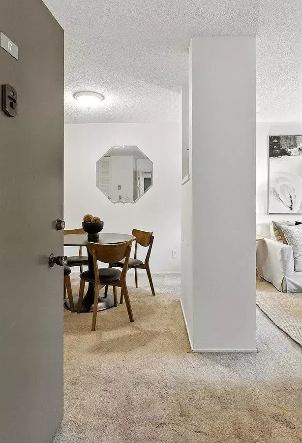 Adorable Studio Apartment photo 2