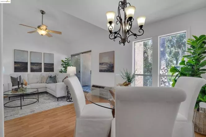 Bright One-bedroom W/ In-unit Laundry &amp; Ac photo 3