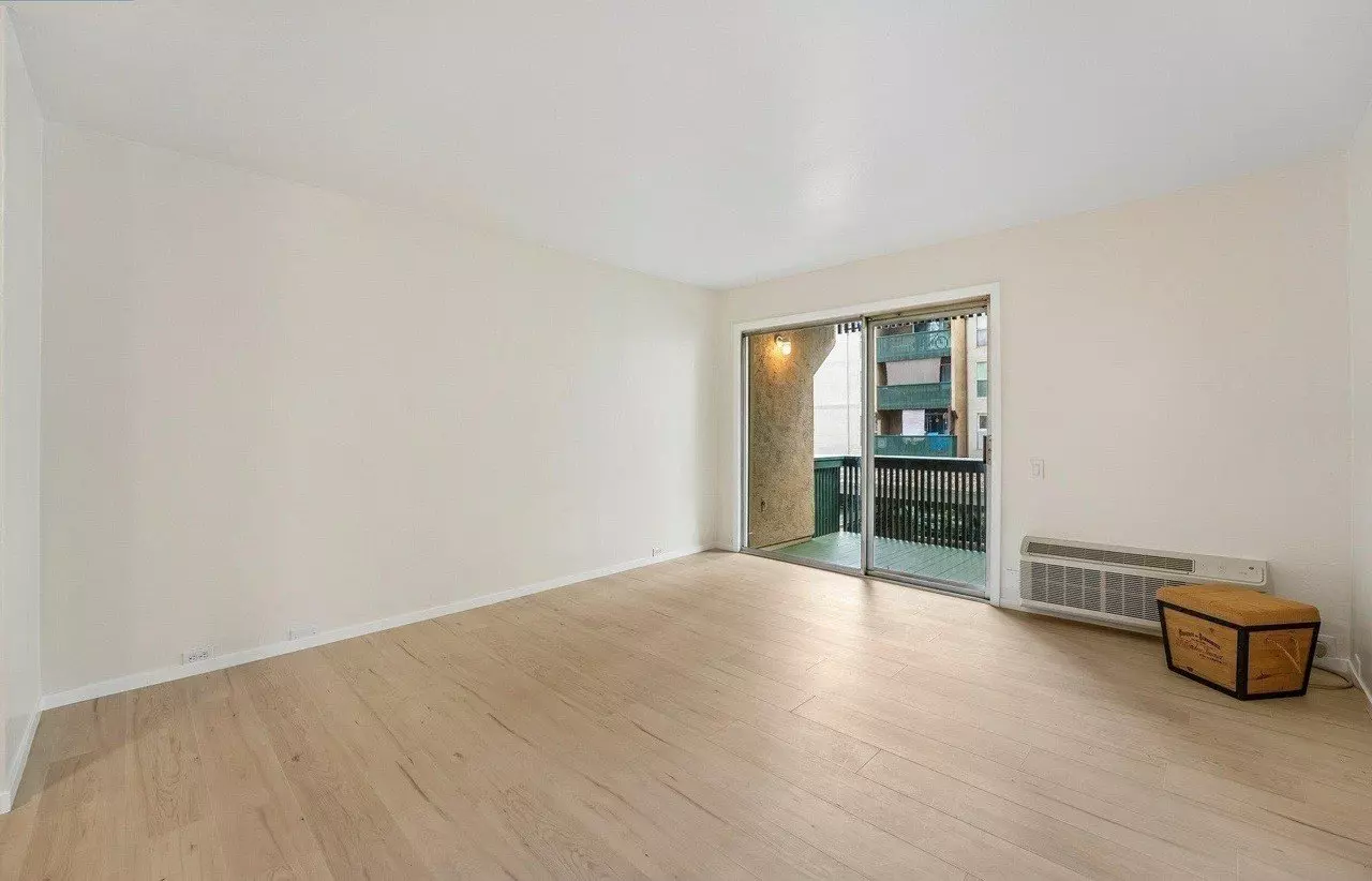 Bright One-bedroom W/ In-unit Laundry & Ac