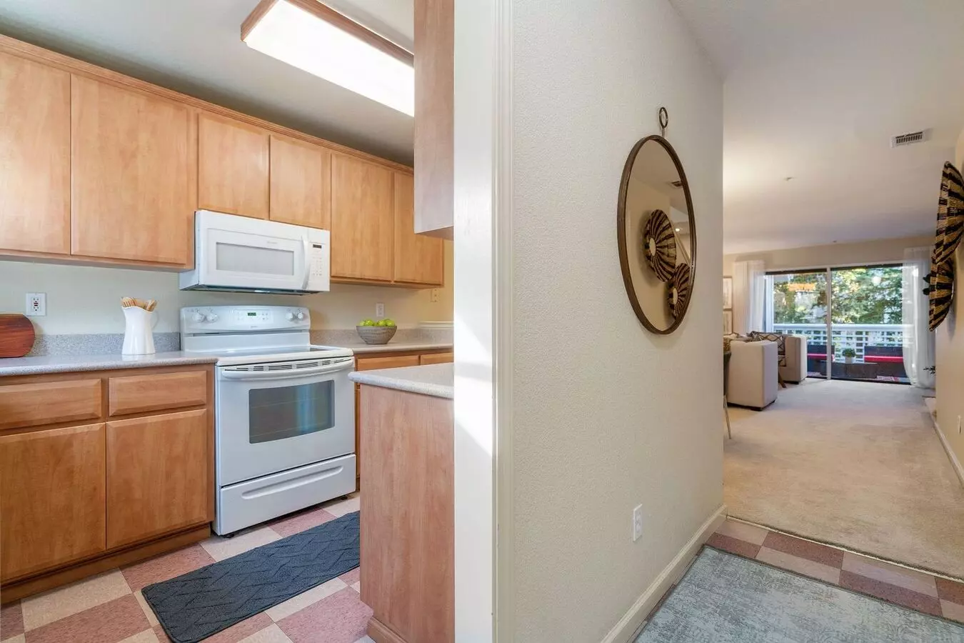 Upper Level 2 Bedroom, 2.5 Bath Condo Located In Ashford Ct. 1 Car Garage &amp; In-unit Laundry! photo 2