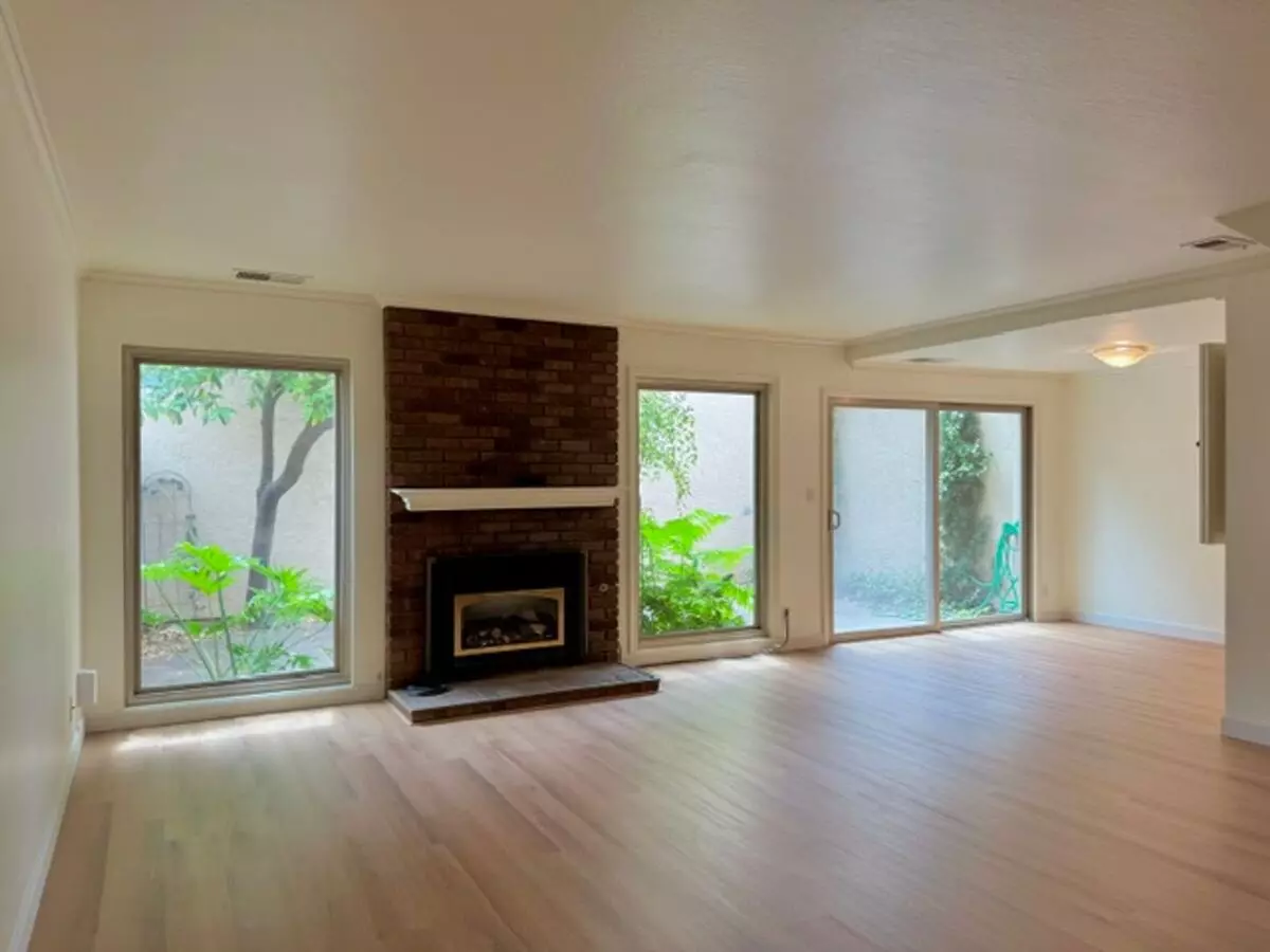 Walnut Creek Townhome With In-unit Laundry And Attached 2 Car Garage! photo 2