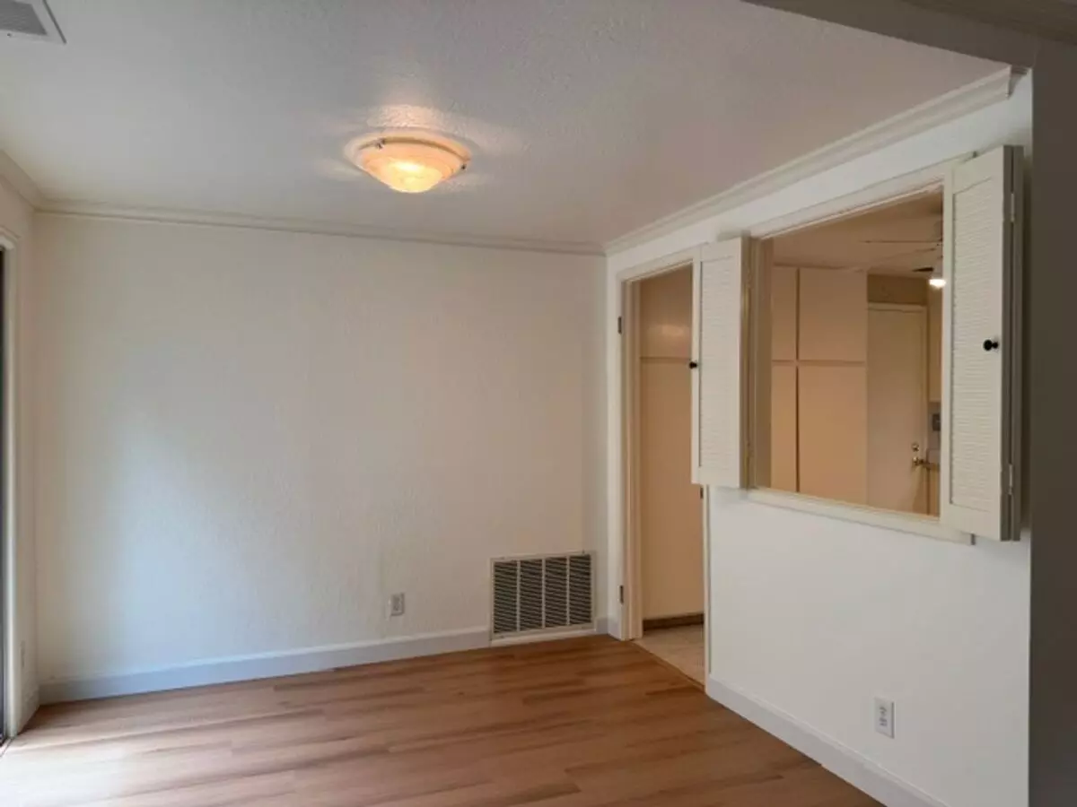 Walnut Creek Townhome With In-unit Laundry And Attached 2 Car Garage! photo 4
