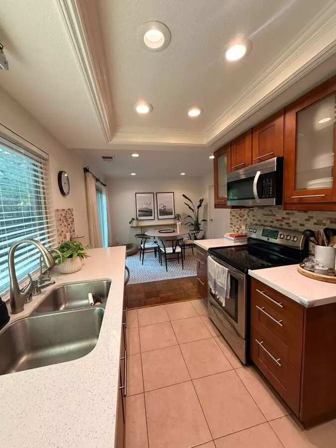 Welcome To This Beautiful Townhouse Located In Walnut Creek-countrywood 3 Bedroom 2.5 Bath photo 4