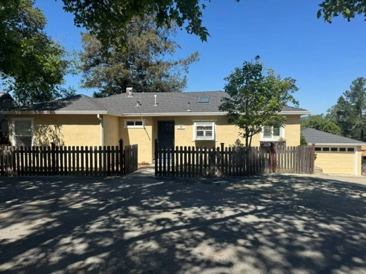 Wonderful 3 Bedroom 2 Bath, Two Story Home In S. Walnut Creek, Lakewood Community! photo 3