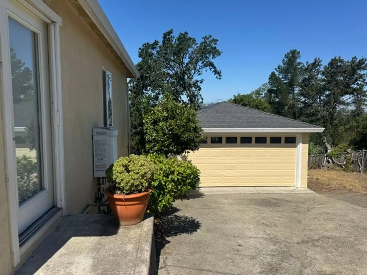 Wonderful 3 Bedroom 2 Bath, Two Story Home In S. Walnut Creek, Lakewood Community! photo 2