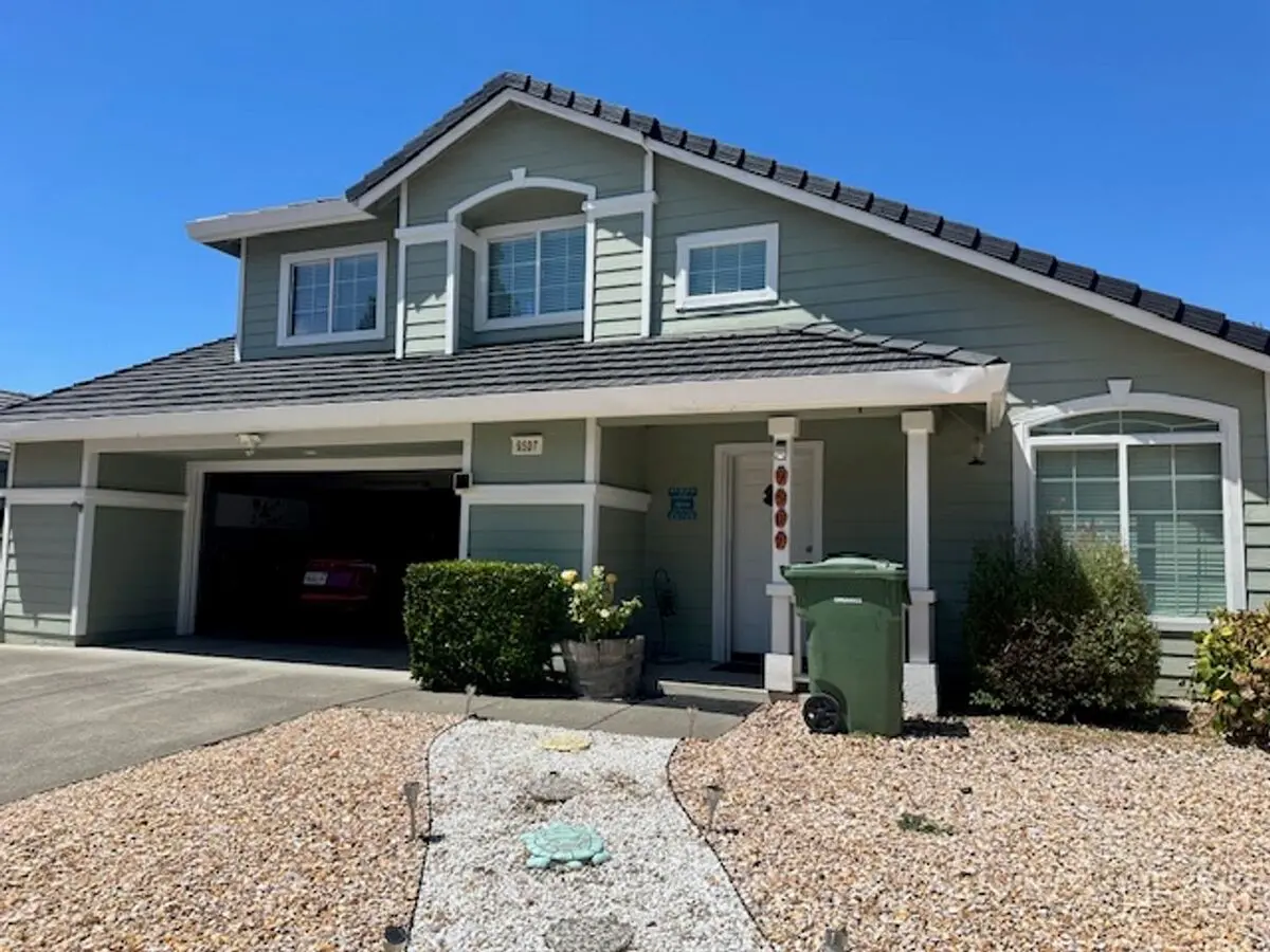 9507 Lazy Creek Dr photo 2