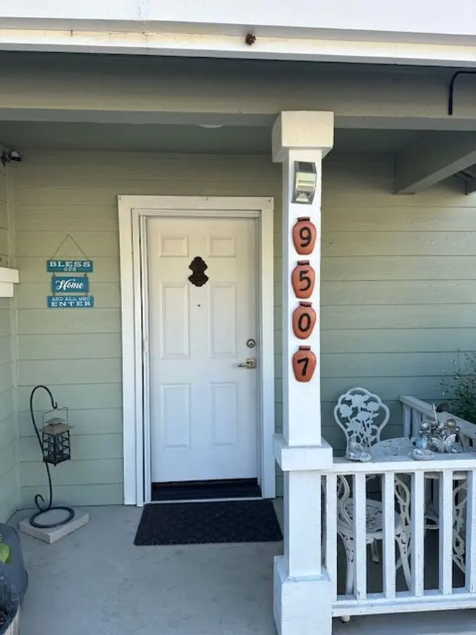 9507 Lazy Creek Dr photo 4
