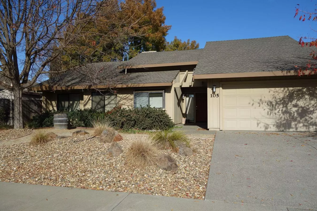 105 Almond Dr photo 2