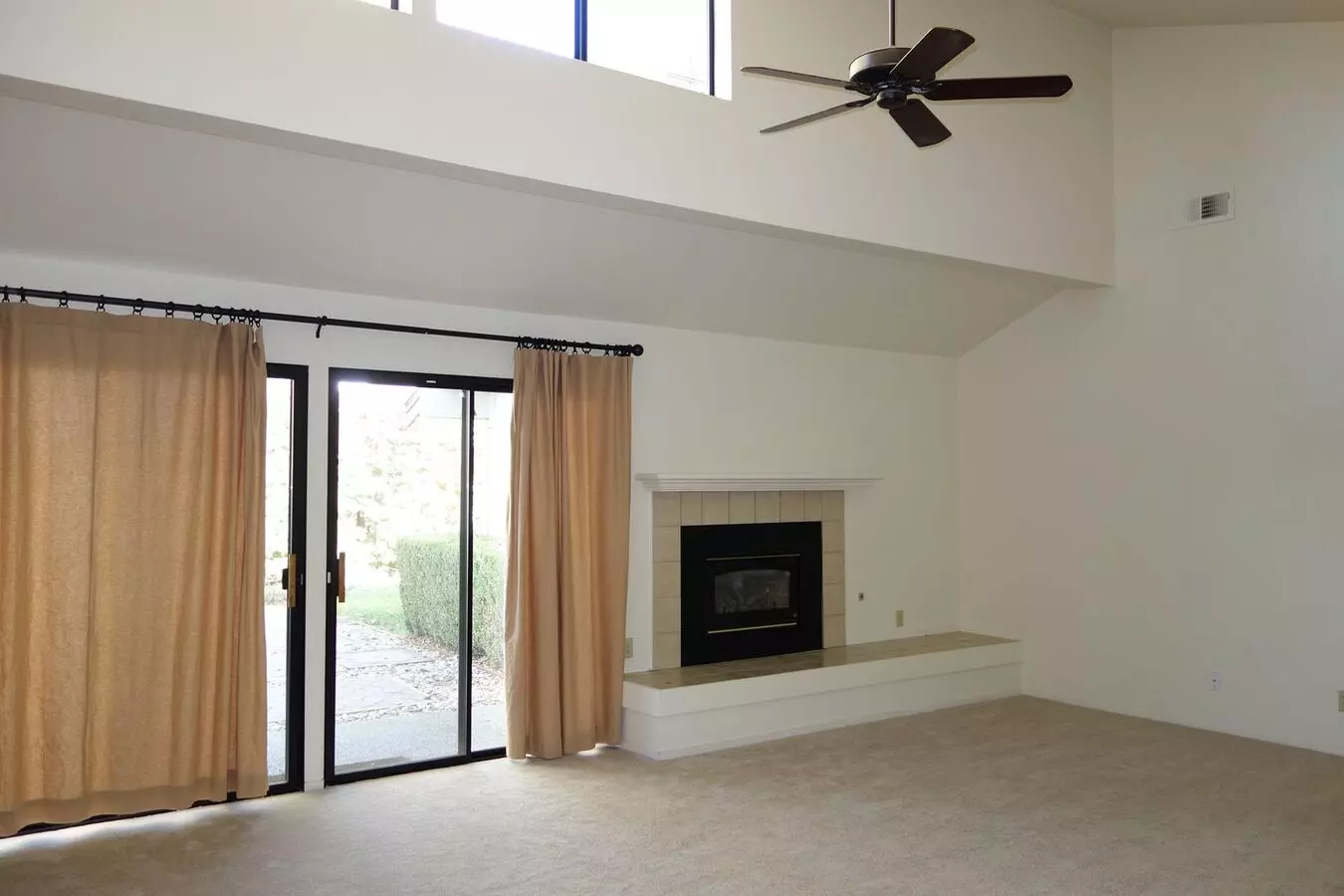 105 Almond Dr photo 3