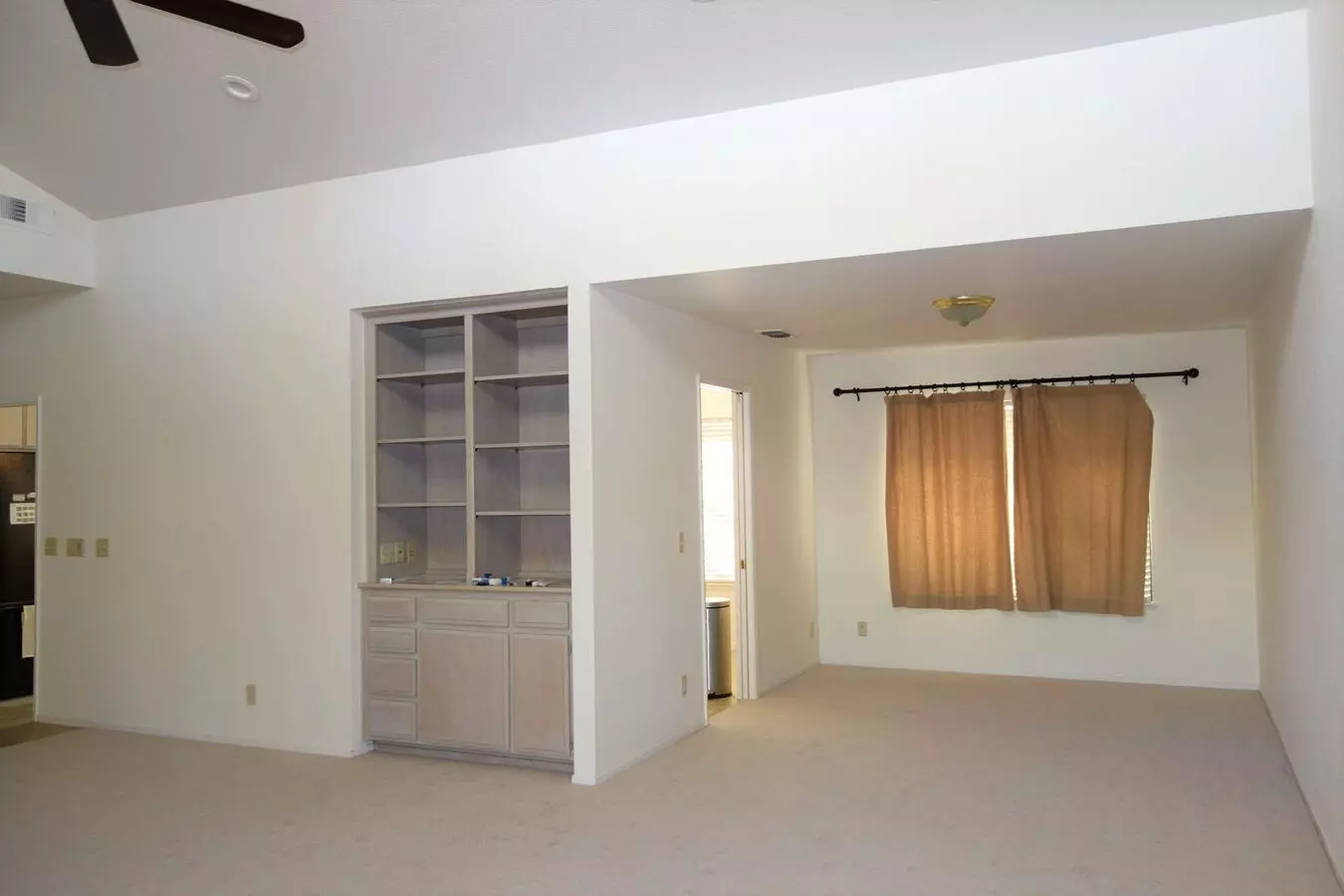 105 Almond Dr photo 4