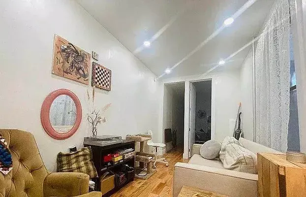 1815 Woodbine Street photo 4