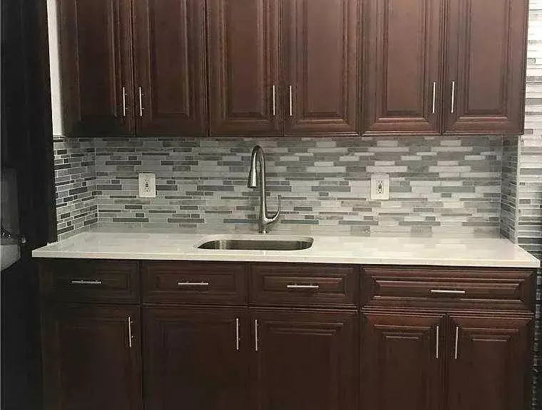 Fully Renovated Railroad 2 Bedroom 1 Bathroom Apartment photo 5