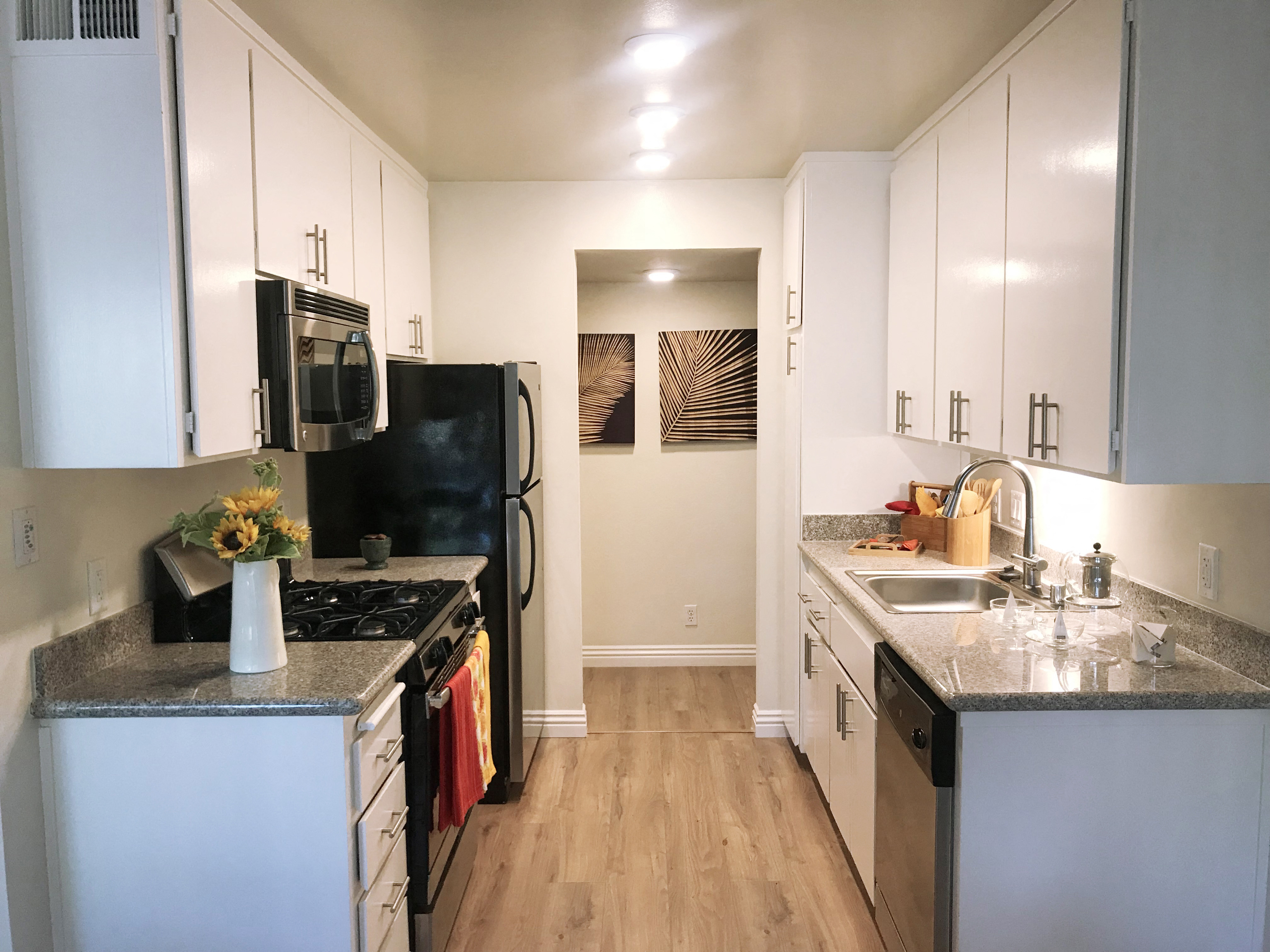 Greendale Apartments - Fully Renovated photo 3