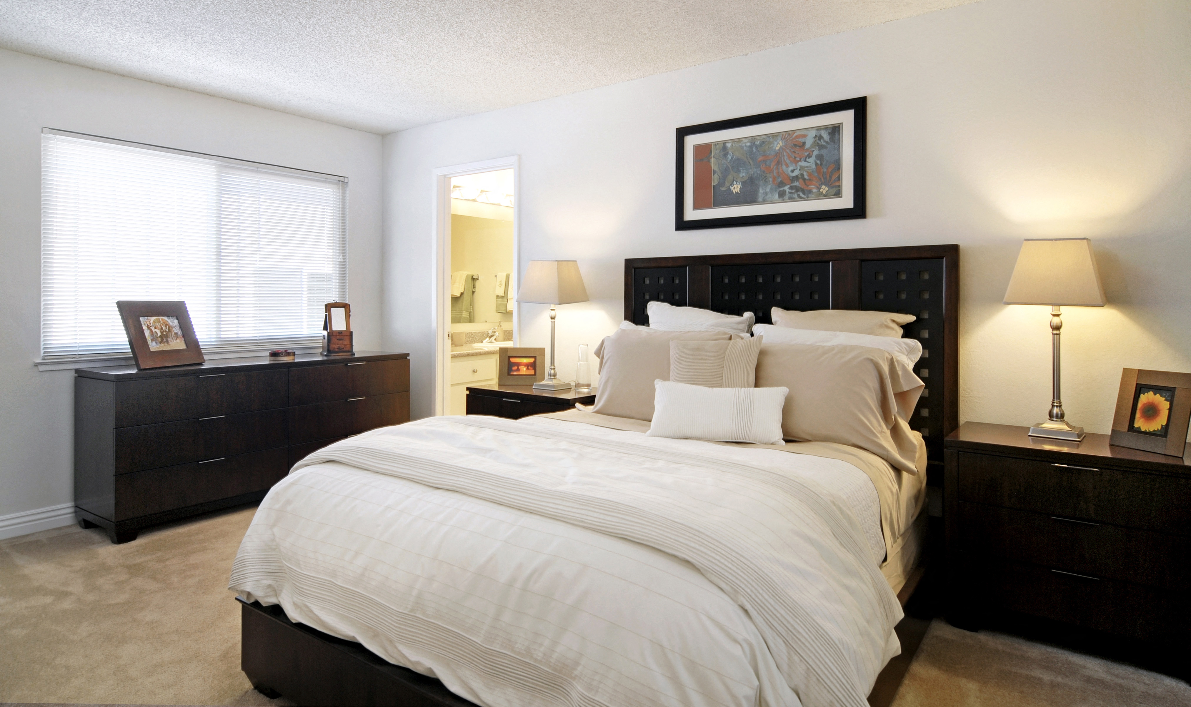 Greendale Apartments - Fully Renovated photo 4
