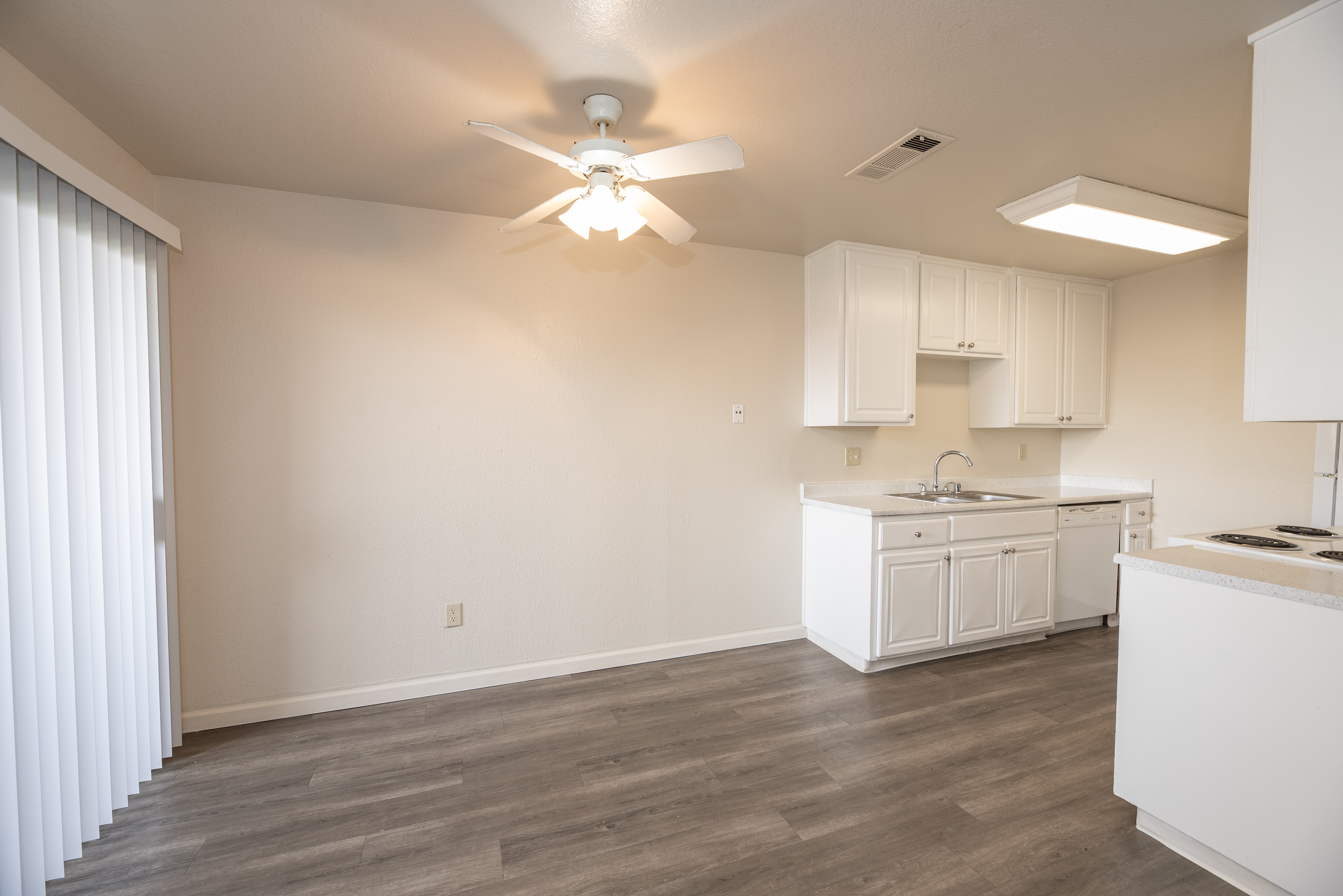 Riverstone Apartments photo 3