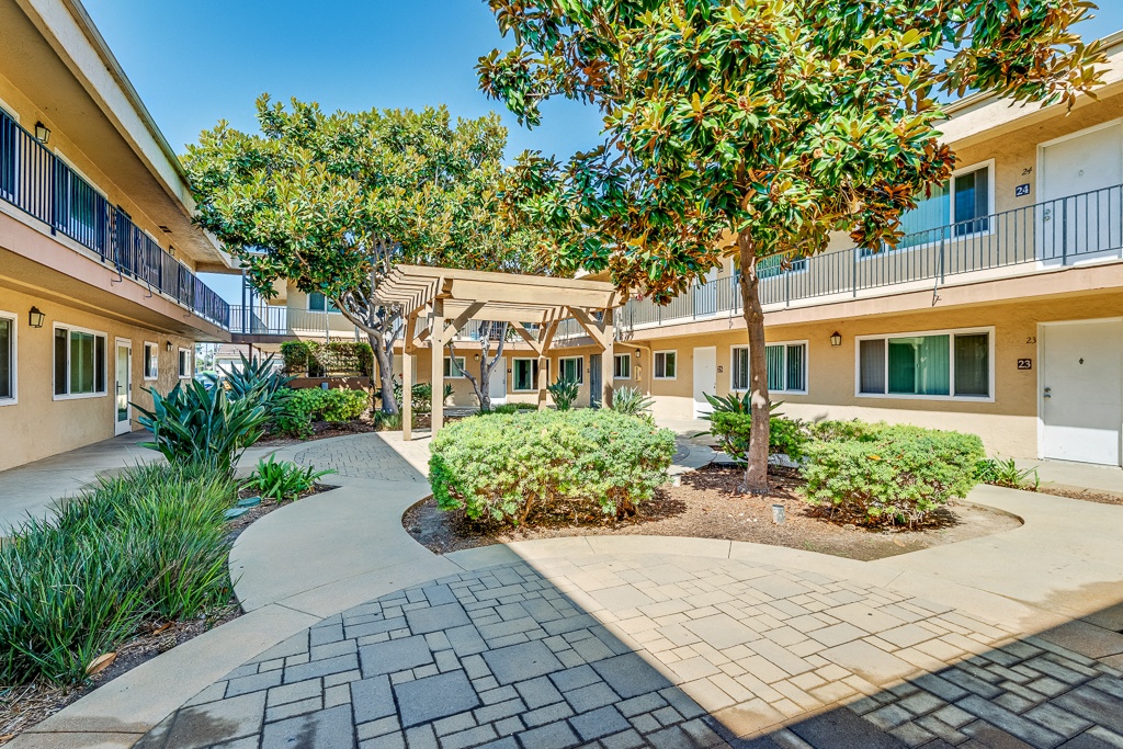 Woodlawn Gardens Apartments photo 3