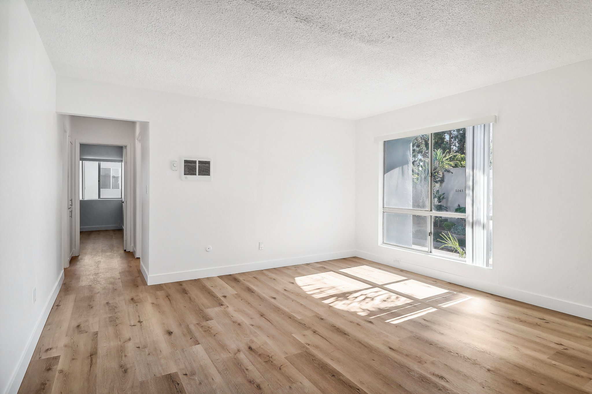 Terre at 1038 Peach photo 2