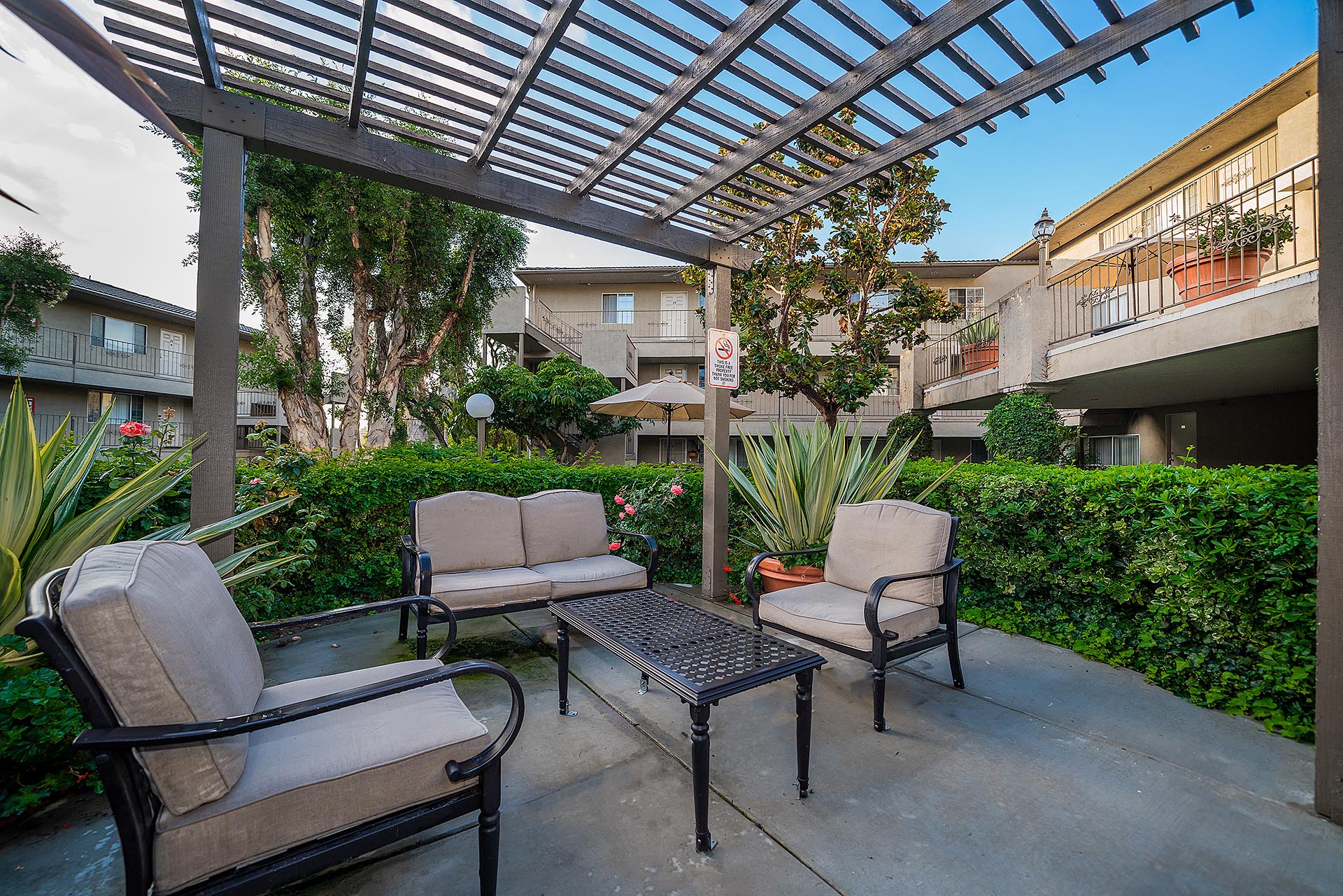 Chateau Spring Gardens Apartments photo 2