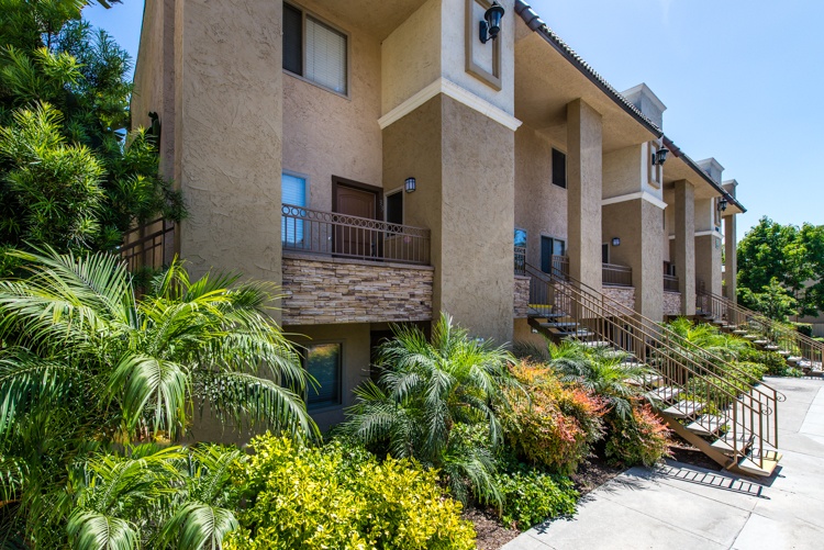 Stoneridge By The Lake Apartments photo 4