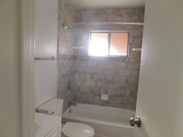 4361 Winona Ave photo 4