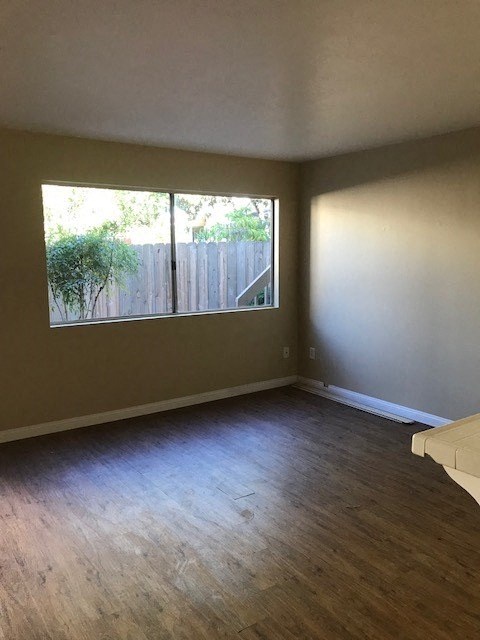 4575 Winona Ave photo 5
