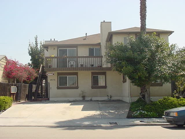 4575 Winona Ave photo 2