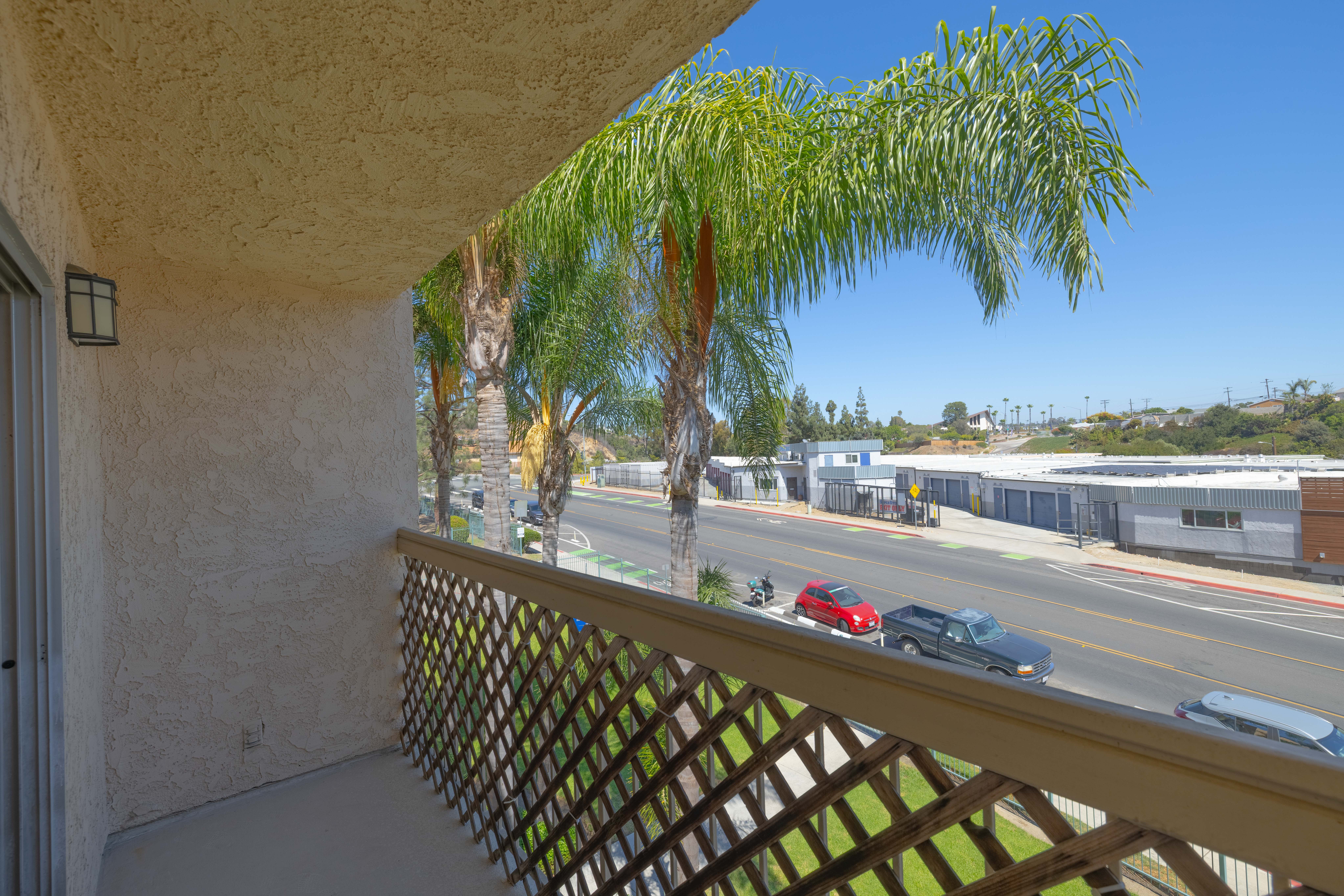 4750-4770 Home Avenue Apartments photo 2