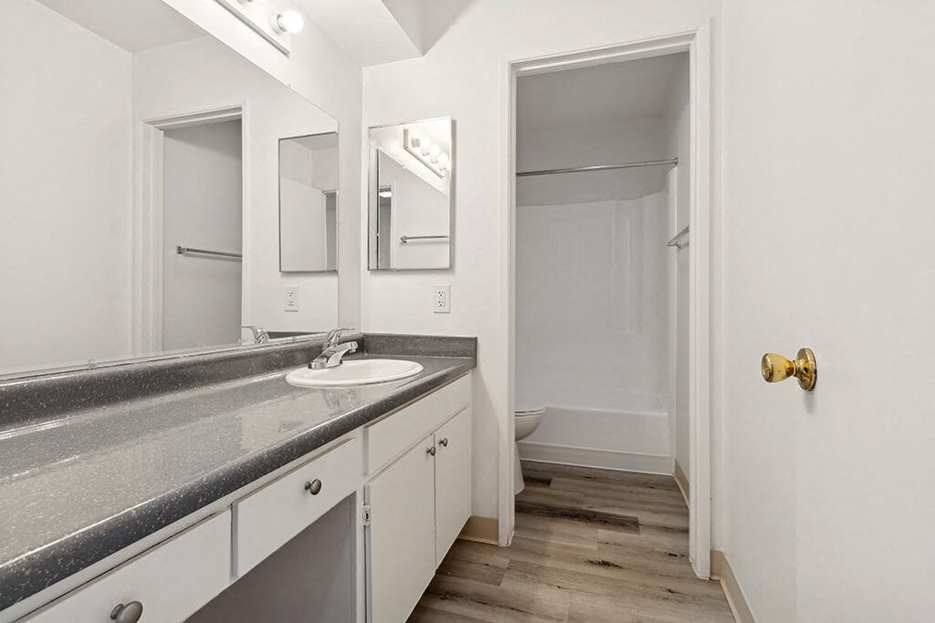 Canyon Rim Apartments photo 3