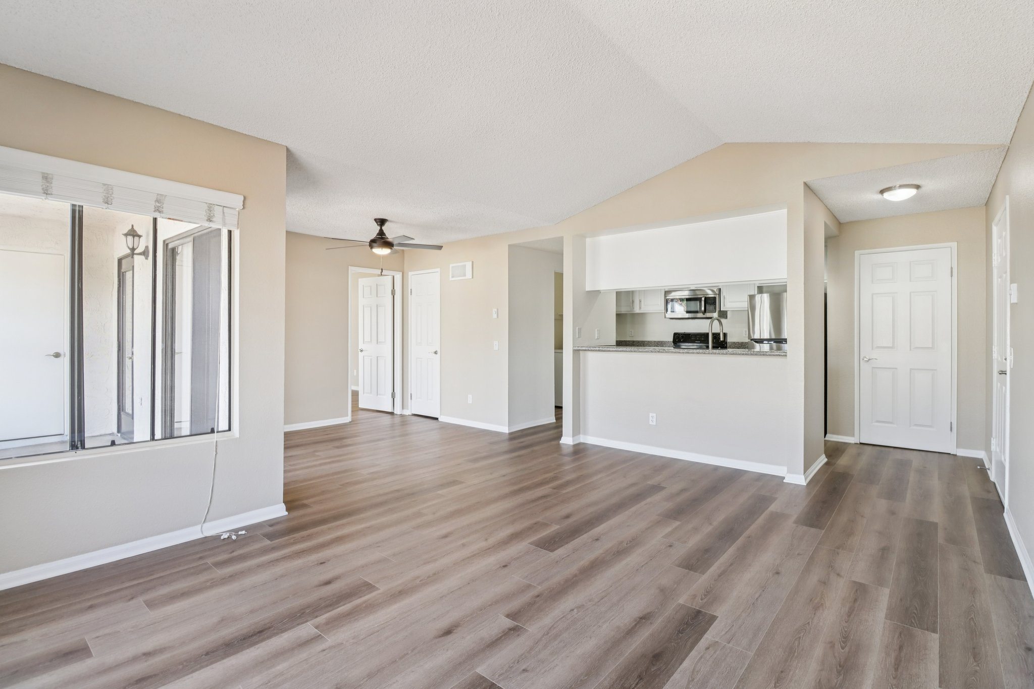 Mirada at La Jolla Colony Apartments photo 4