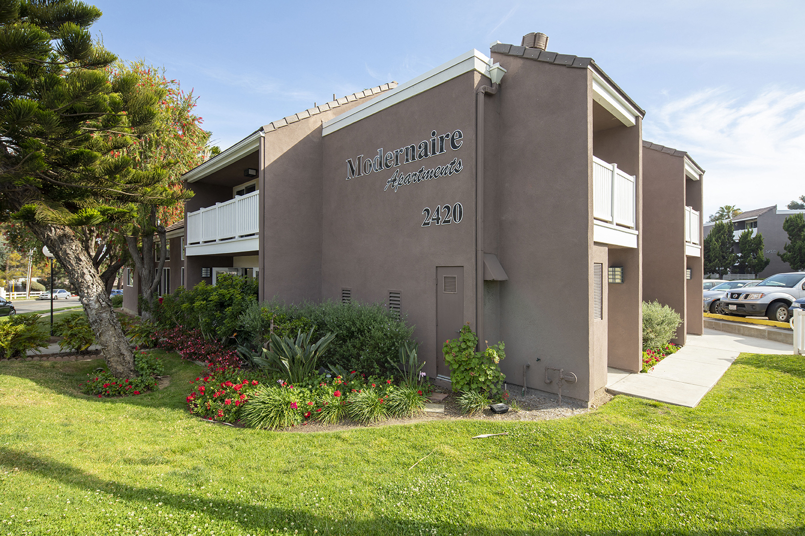 Modernaire Apartments photo 4