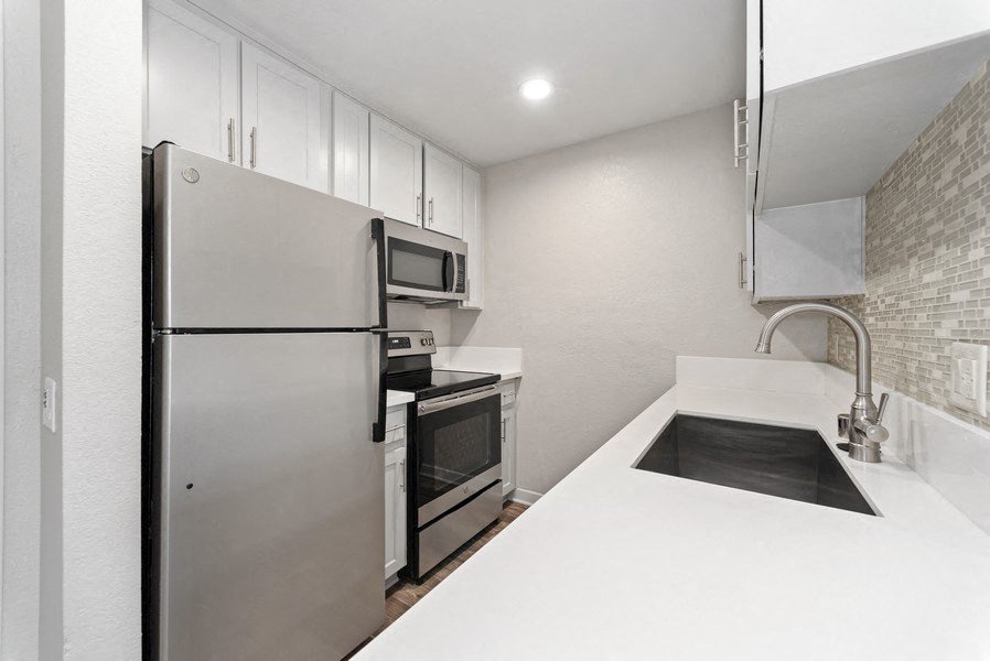 Pointe Luxe Apartment Homes photo 2