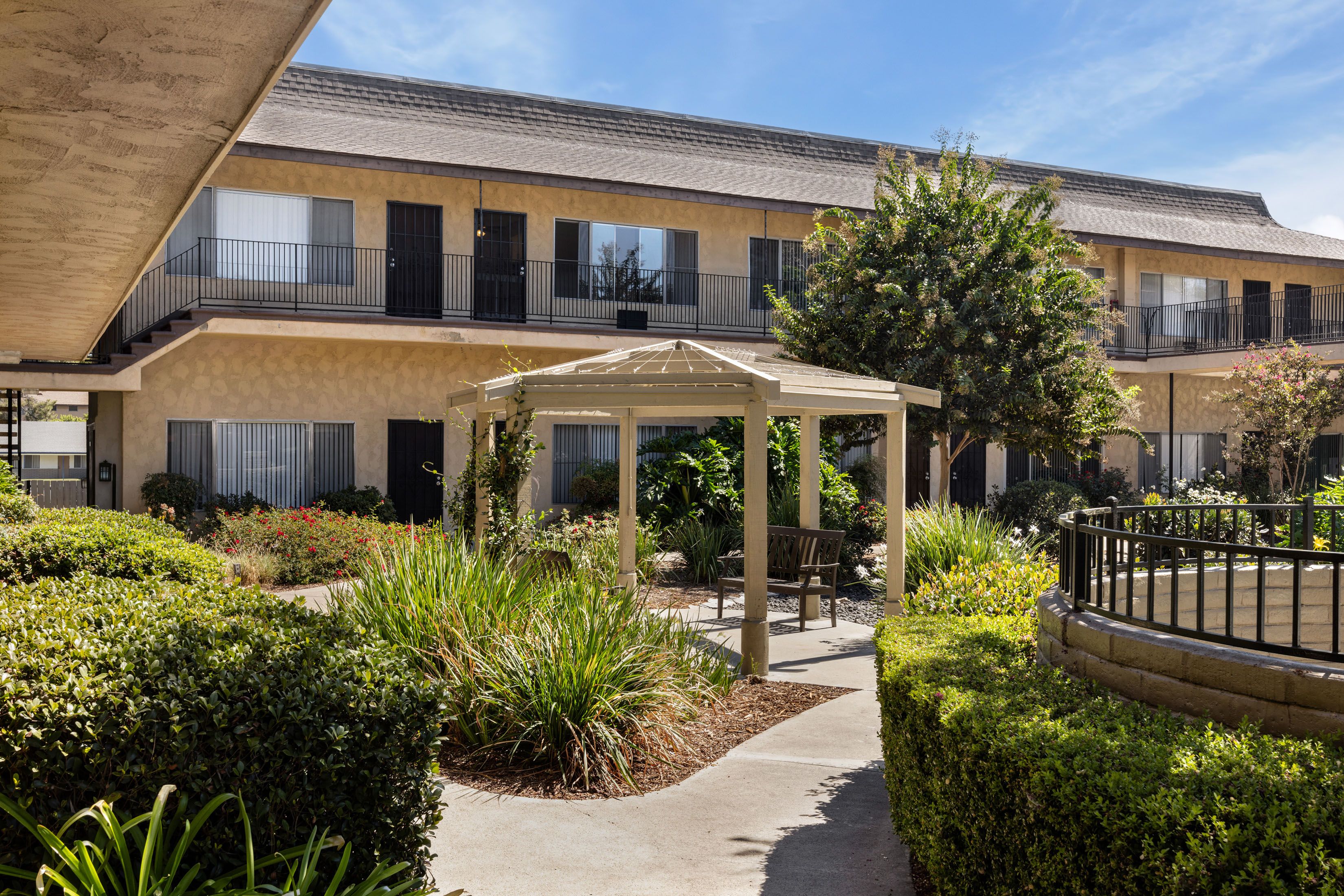 The Oaks Apartments photo 3