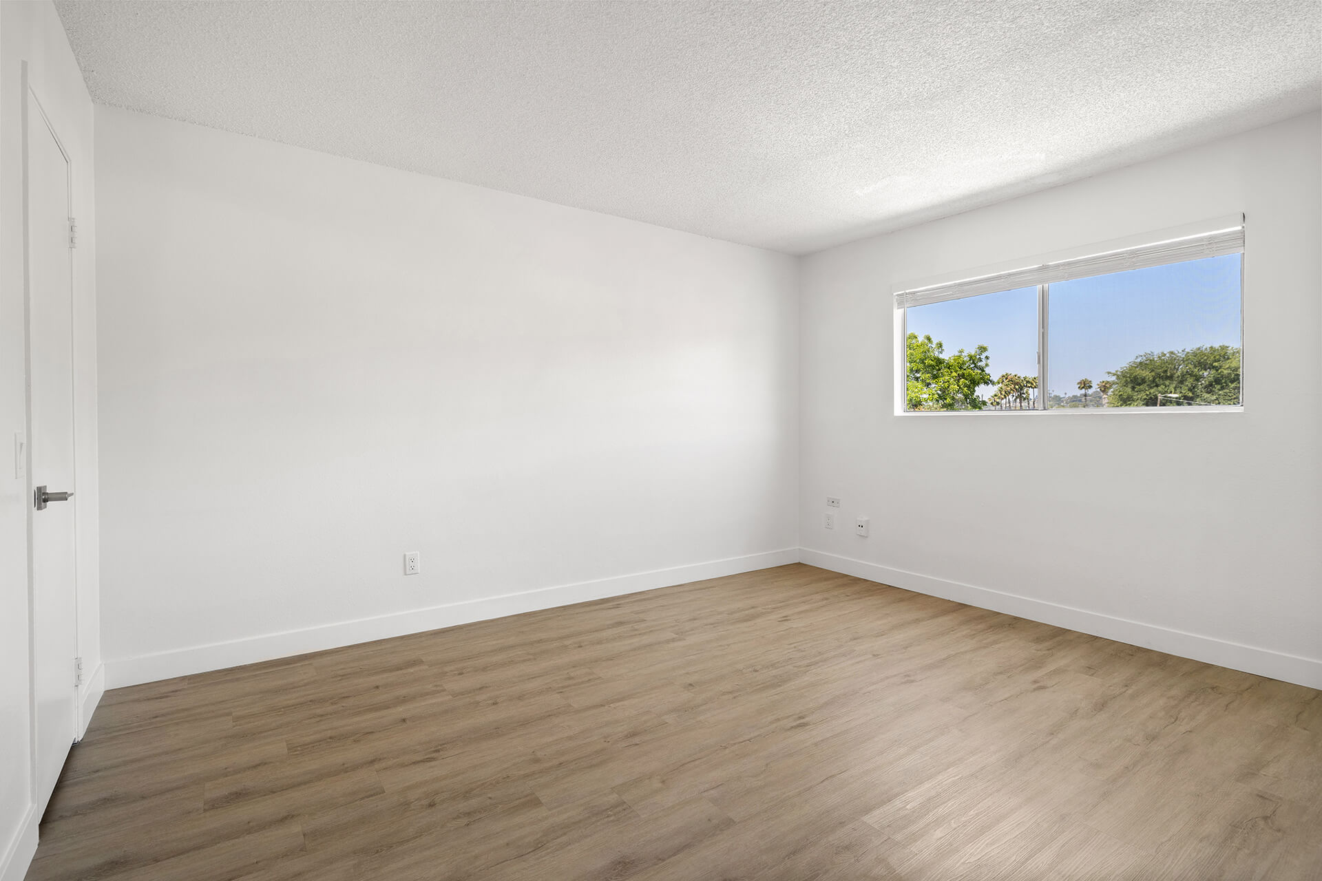 Valle at 9061 Kenwood photo 3