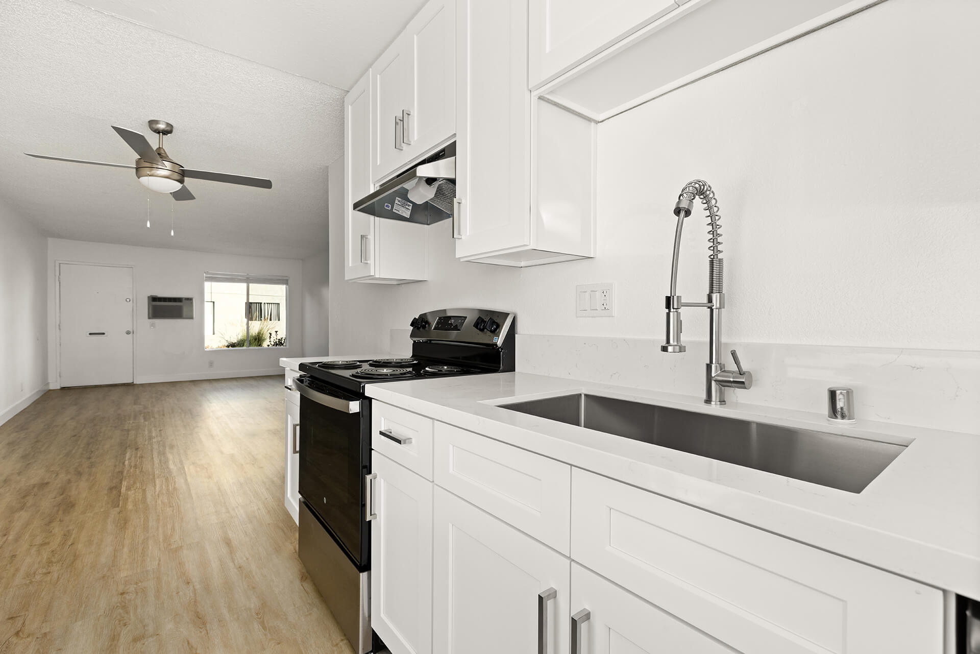 Valle at 9121 Kenwood photo 5