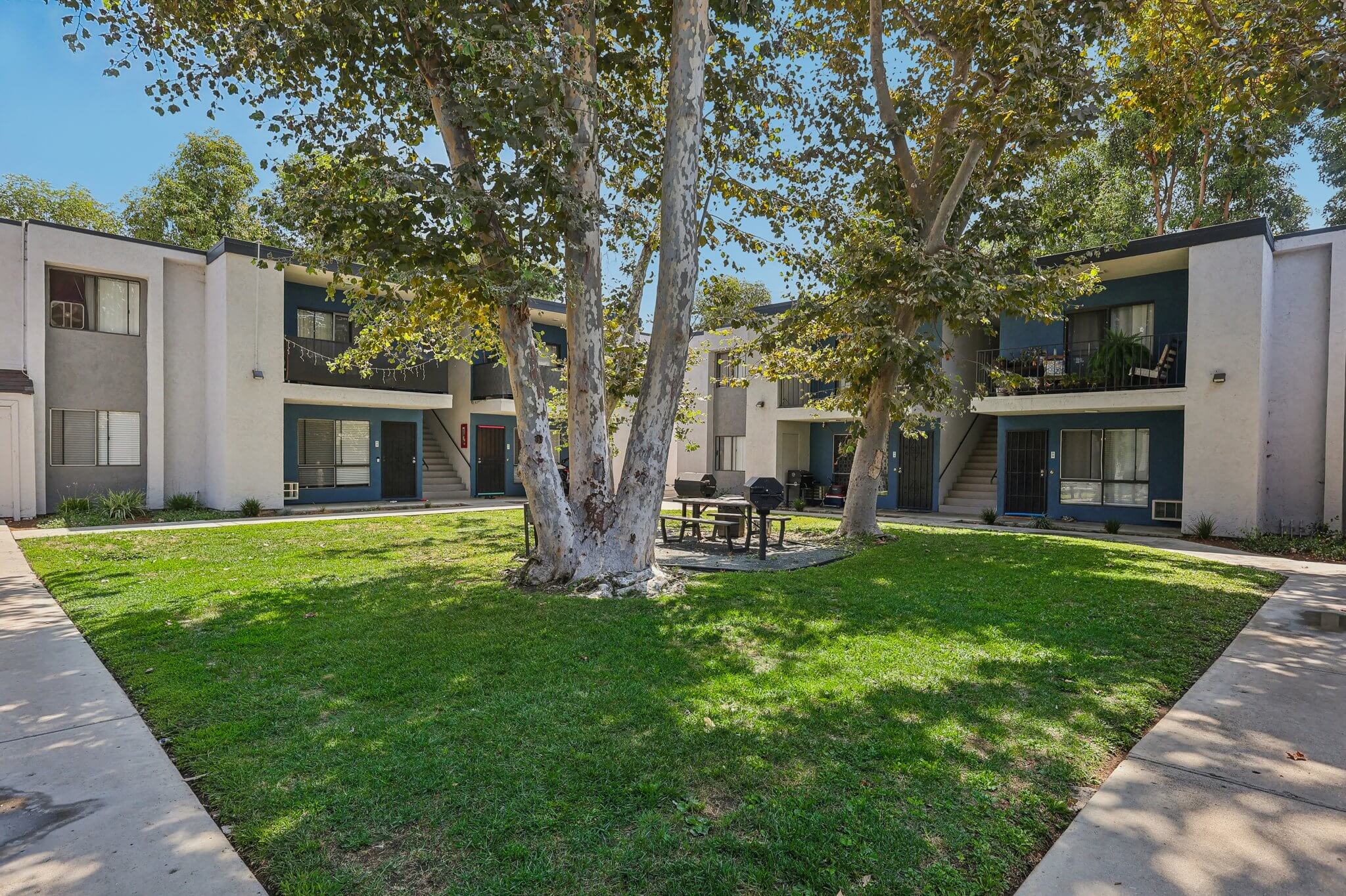 Valle at 9151 Kenwood photo 2