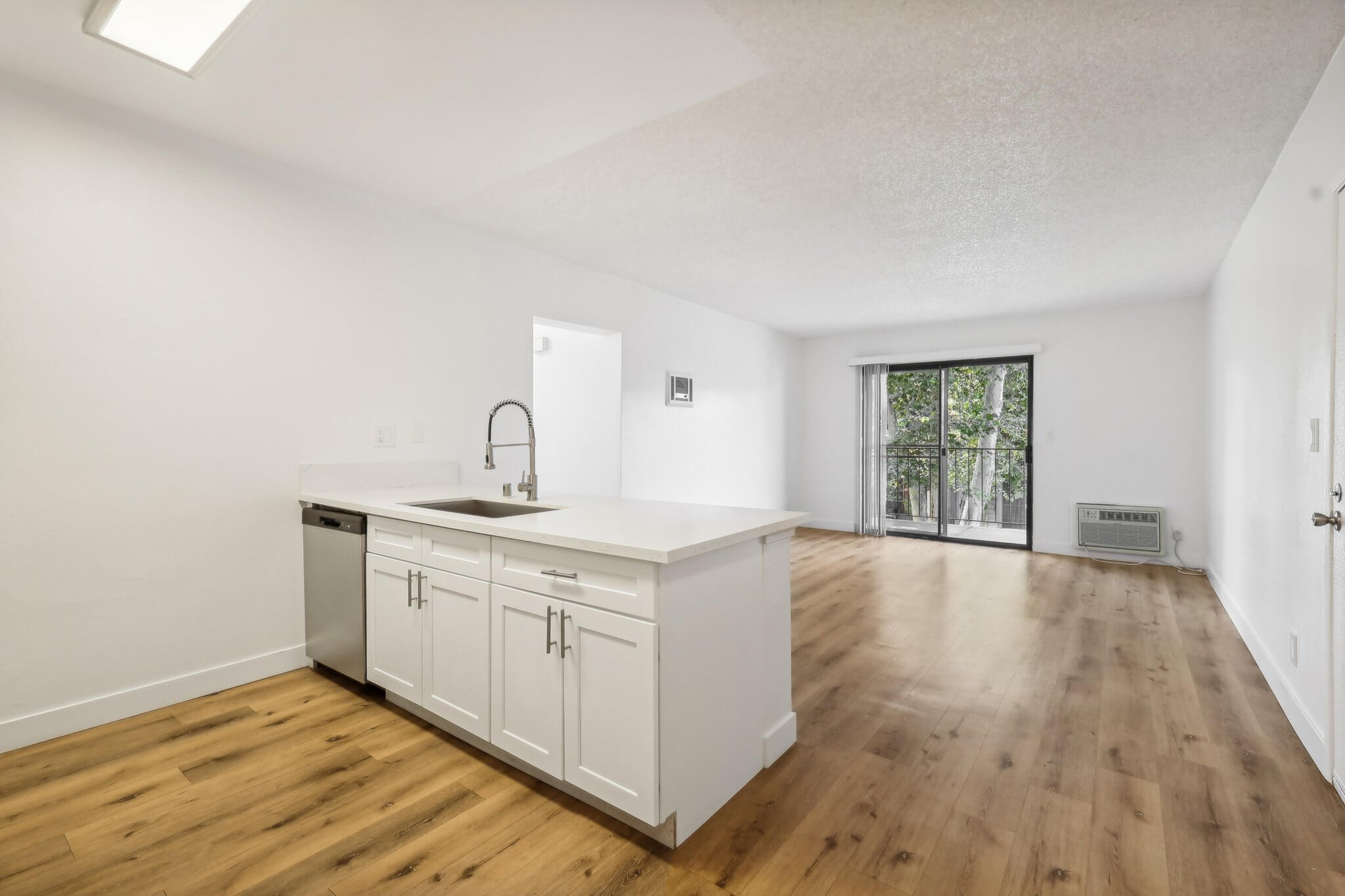 Valle at 9151 Kenwood photo 5