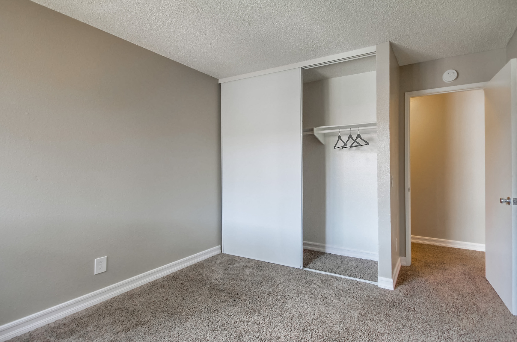 Las Ventanas Apartments photo 3