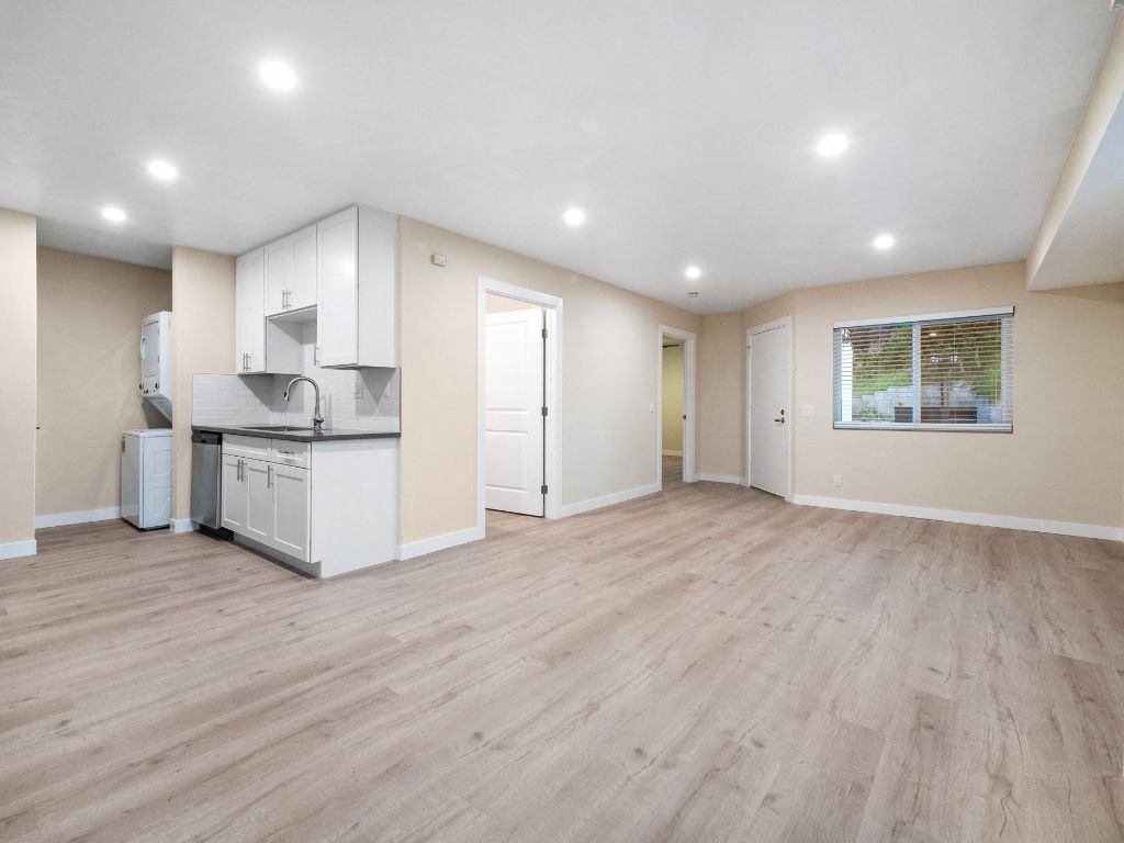 Sunset Cliffs Apartments photo 3
