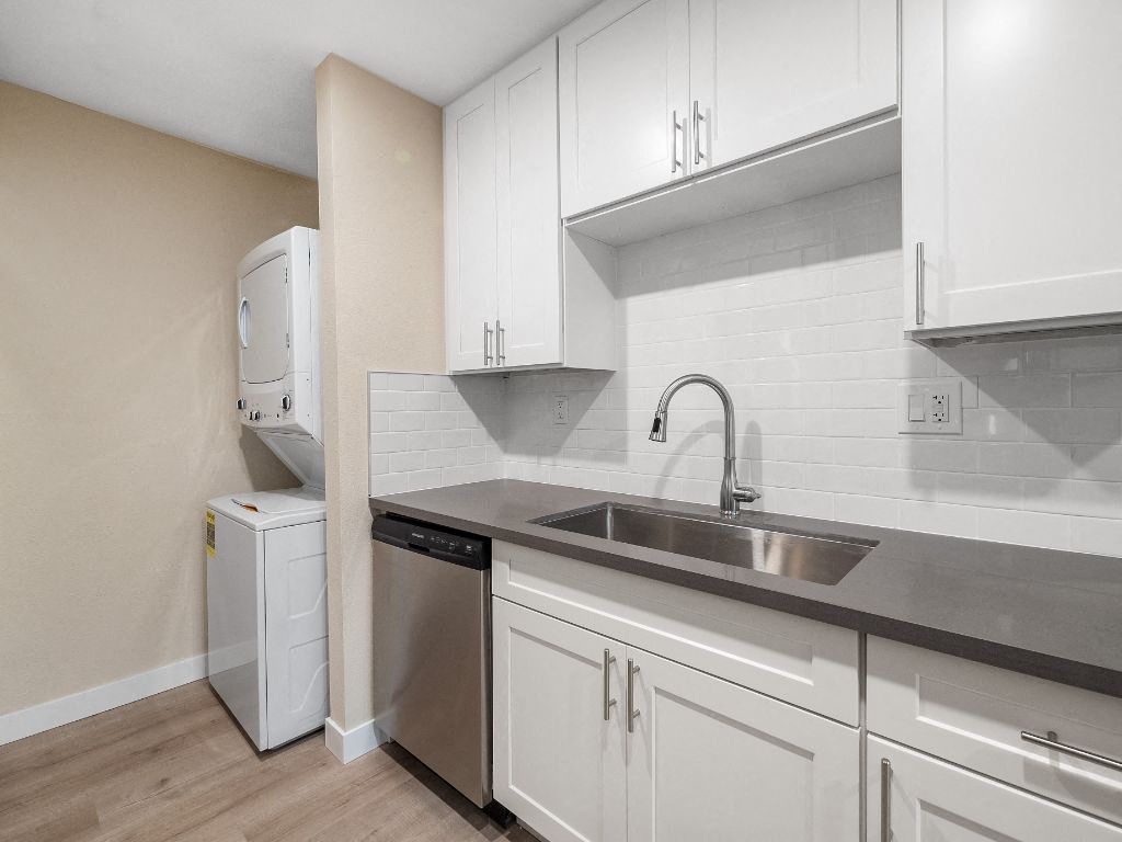 Sunset Cliffs Apartments photo 4
