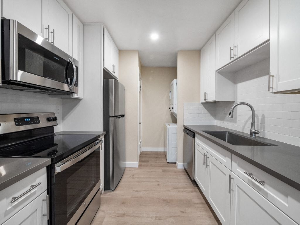 Sunset Cliffs Apartments photo 2