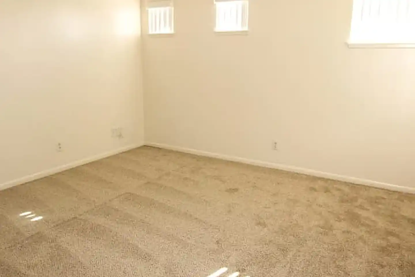 Chesterton Townhomes - Military Housing photo 5