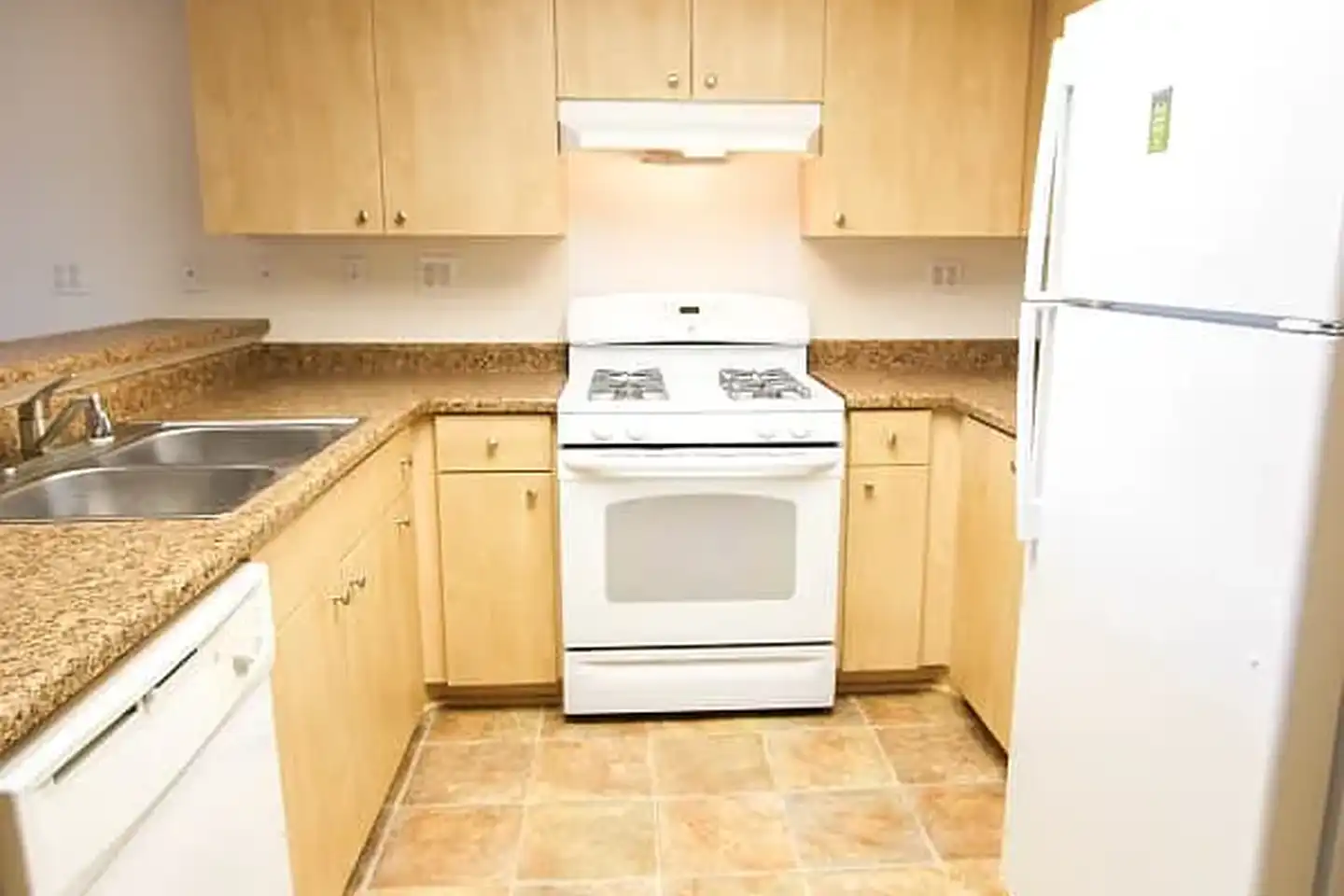 Chesterton Townhomes - Military Housing photo 4