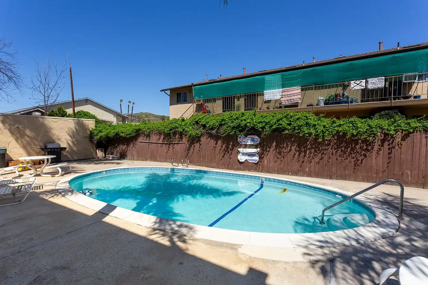 Lakeshore Villa Apartments photo 3