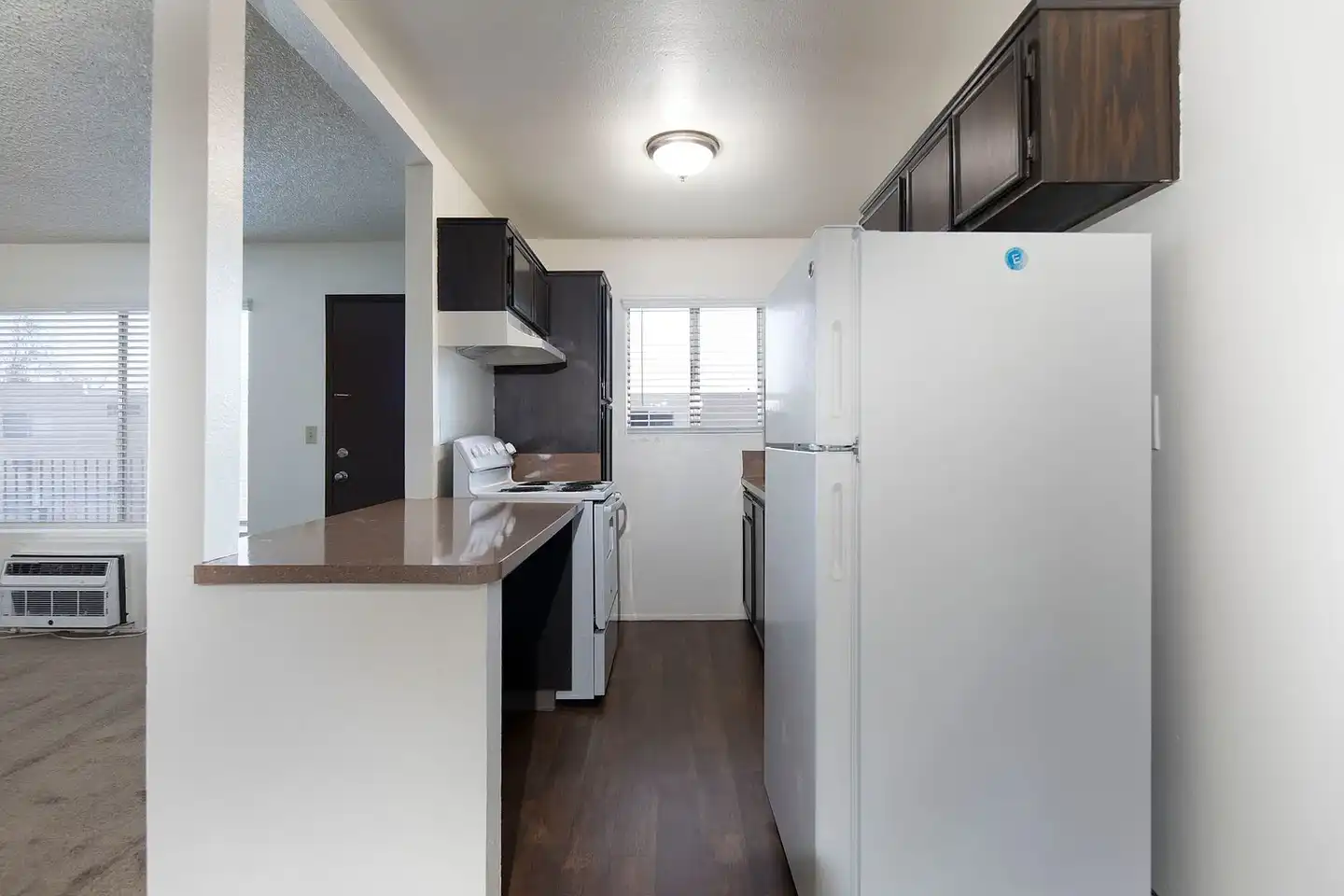 Lakeshore Villa Apartments photo 5