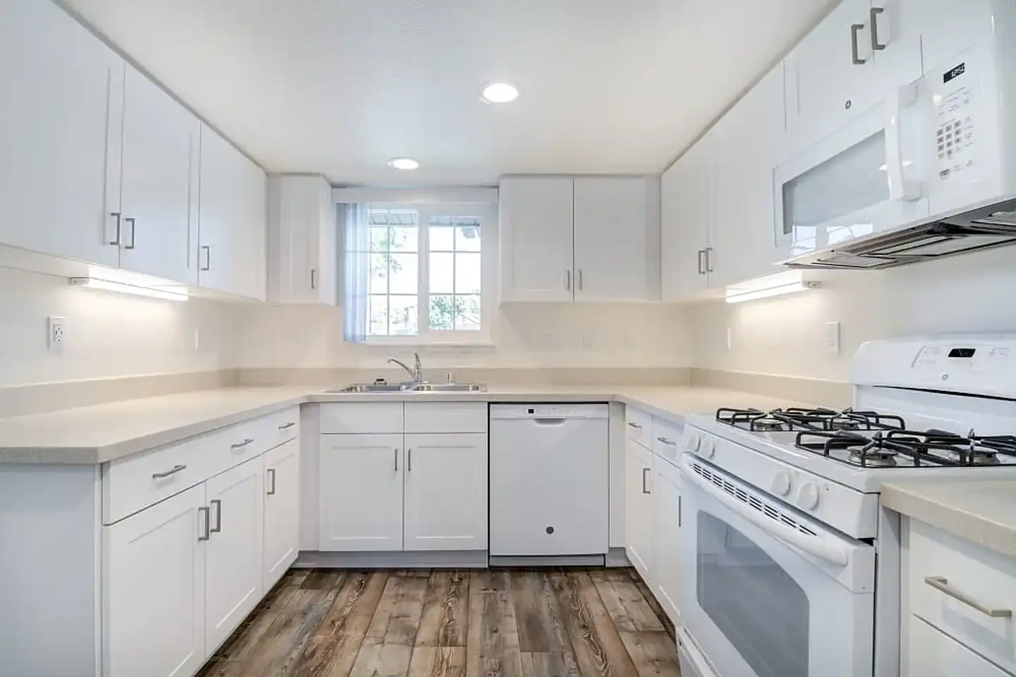 Aero Ridge - Military Housing photo 5