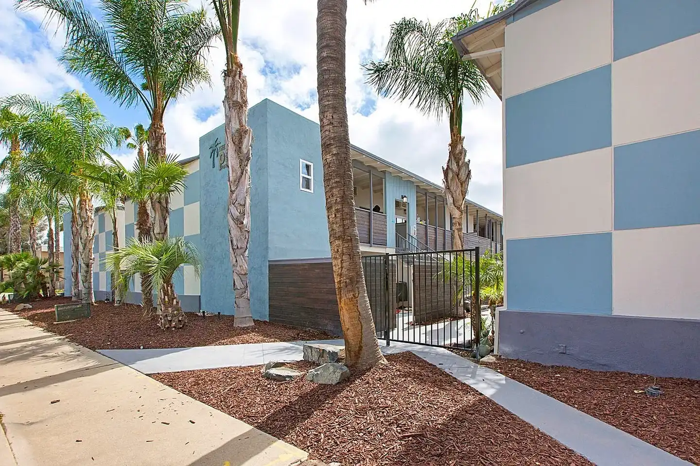 Palms Patio Apartment Homes photo 4