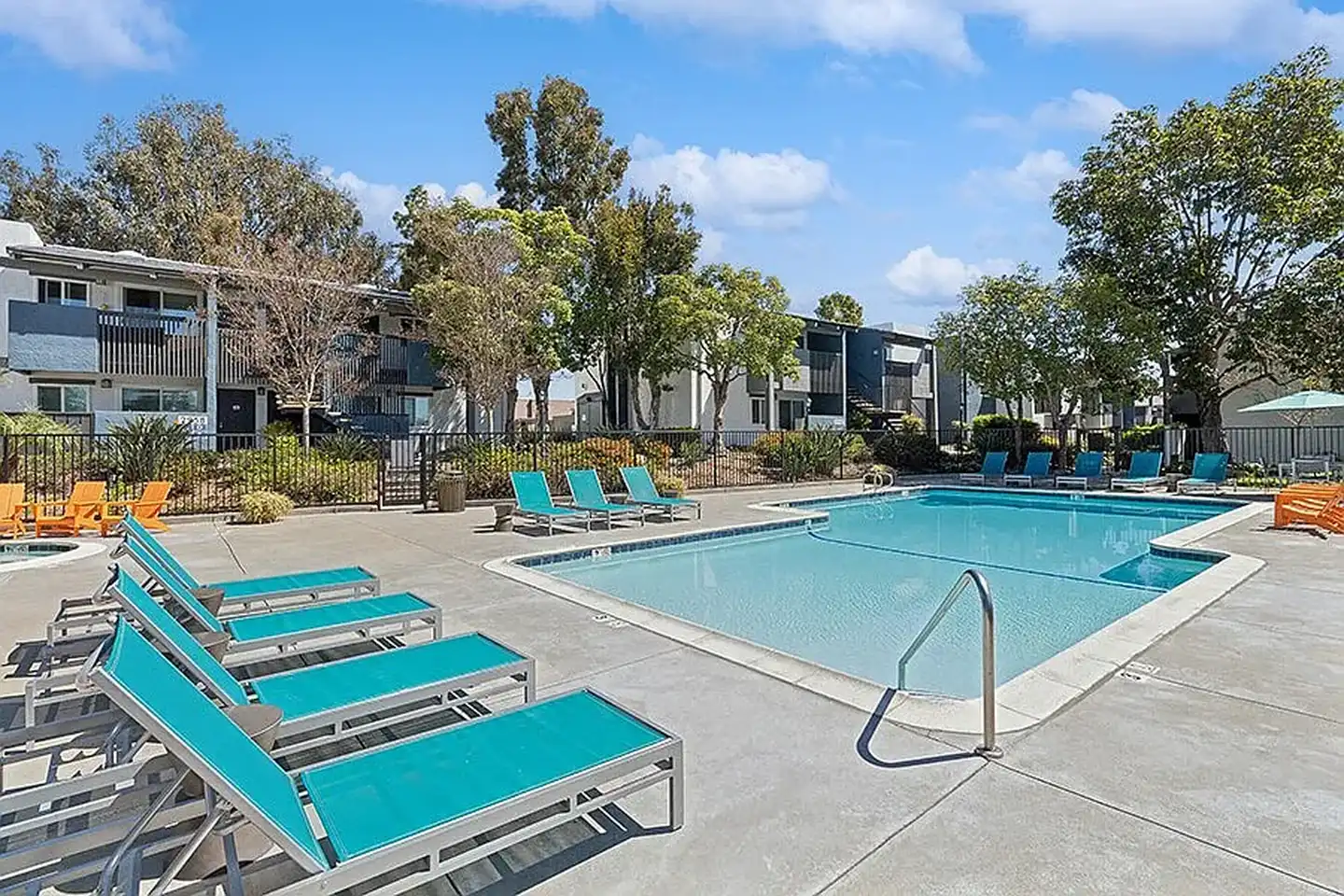 Colonnade At Fletcher Hills Apartments photo 4