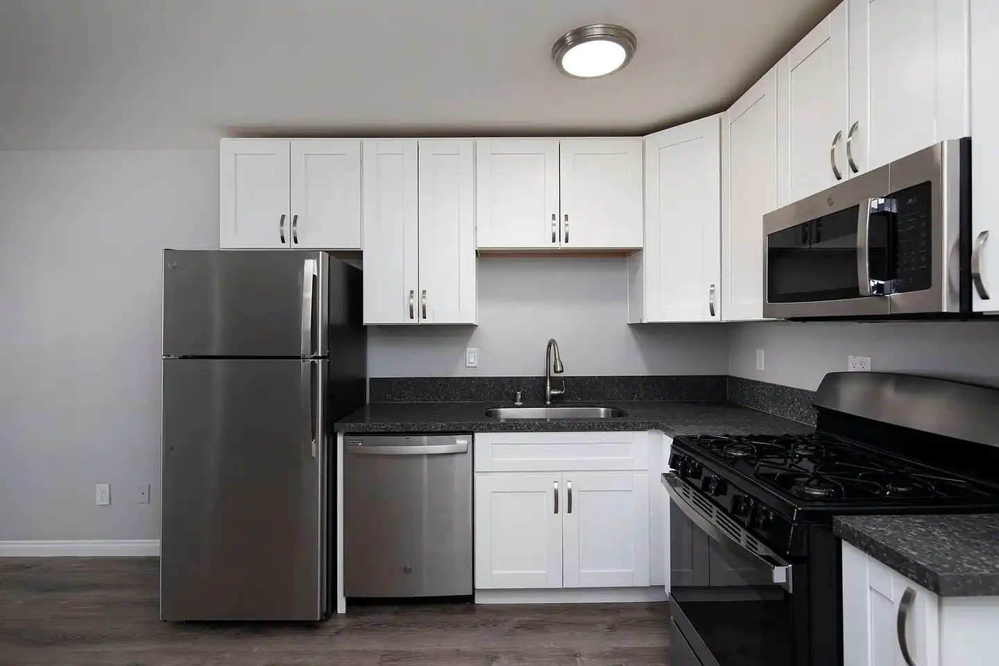 Oasis Apartments photo 3